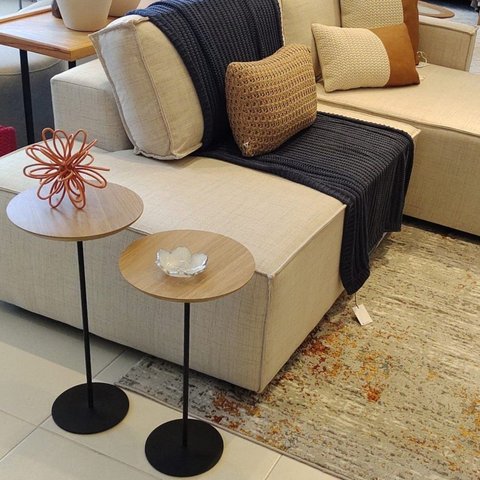 Kit 2 Mesas Laterais Karla - Baixa/Alta, Tampos Redondos BP Itapoã e Bases Micro Texturizado Bege 100% MDF