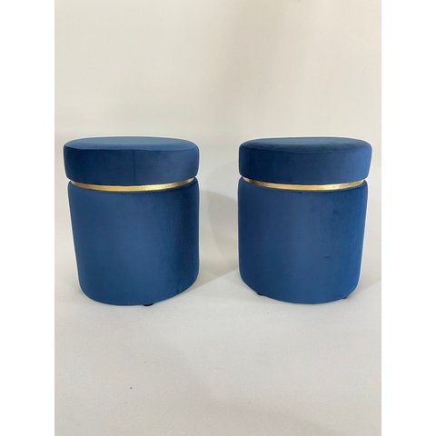 Kit 2 Puffs Decorativo Redondo em Veludo Azul com Detalhe Dourado, Estilo Moderno Sala Moveis