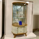 Ver mais imagens de Cristaleira para Sala de Jantar 4 Portas Vidro Curvo com Espelho Led 2 Gavetas Moss