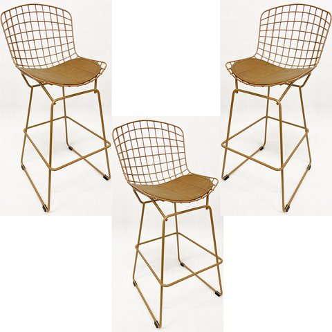 Kit 3 Banquetas para Cozinha média Bertoia cor Dourado fosco assento cor caramelo altura 60cm -