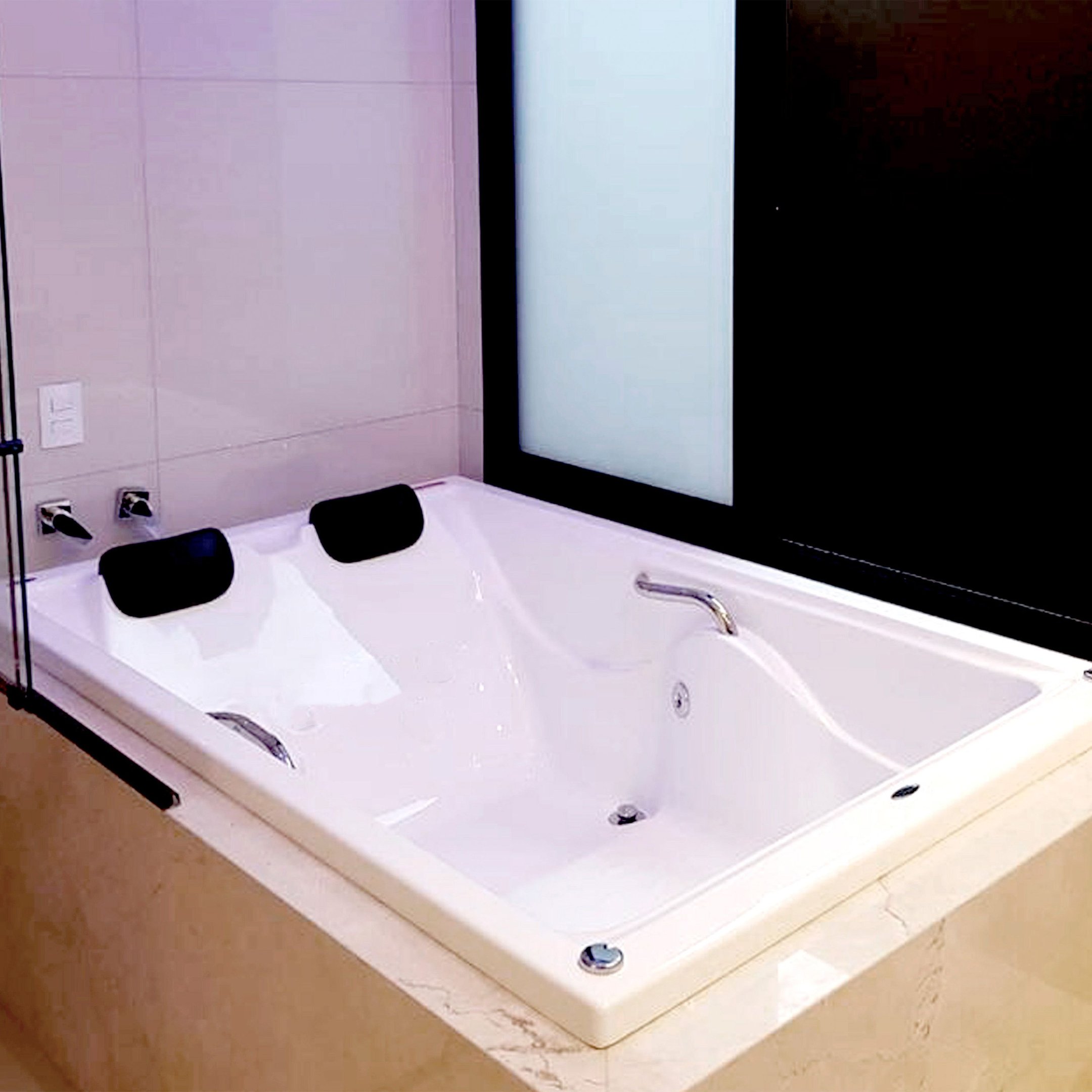 Banheira  Casal de  Hidromassagem   Roma  Essencial 175cm X 120cm X 50cm em Acrilico - 220V Mondialle - 6