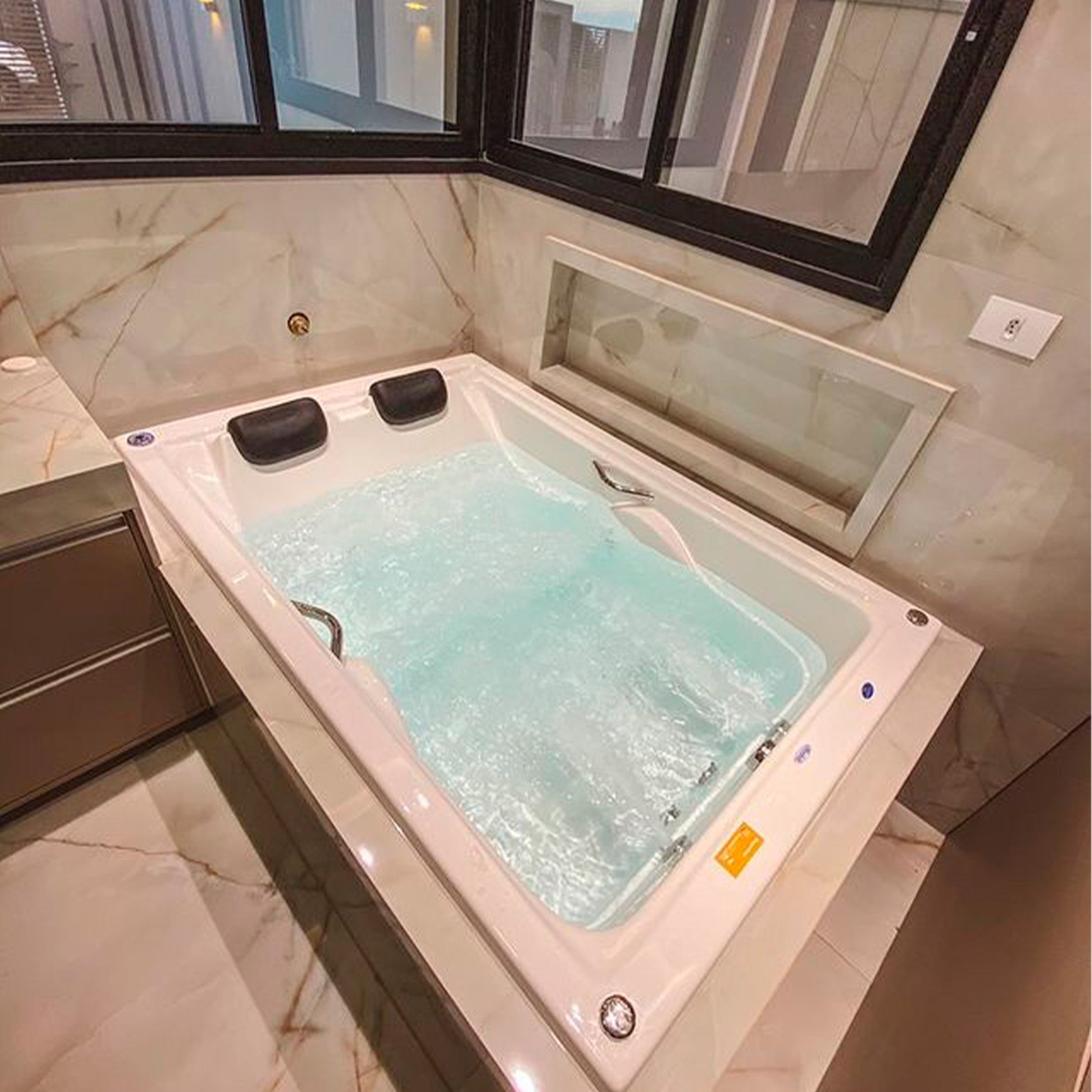 Banheira  Casal de  Hidromassagem   Roma  Essencial 175cm X 120cm X 50cm em Acrilico - 220V Mondialle - 9