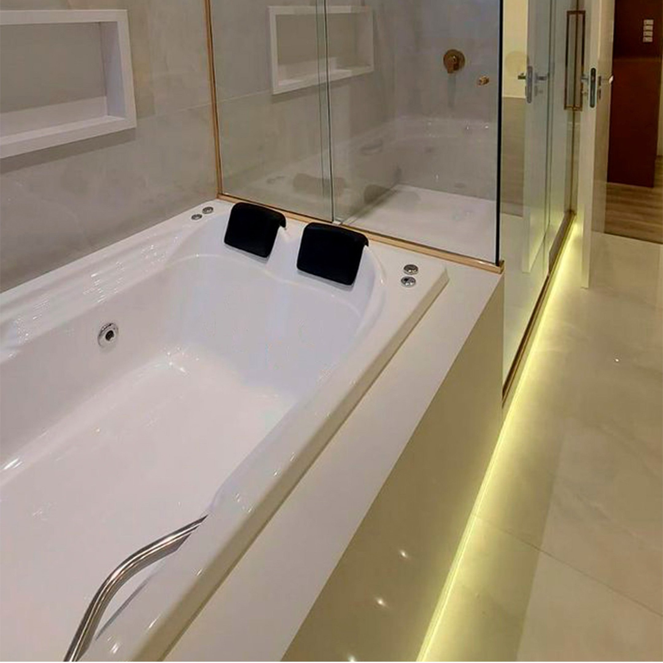 Banheira  Casal de  Hidromassagem  Ascoli  Essencial 170cmx120cmx43cm em Gel Coat- 220V Mondialle - 11