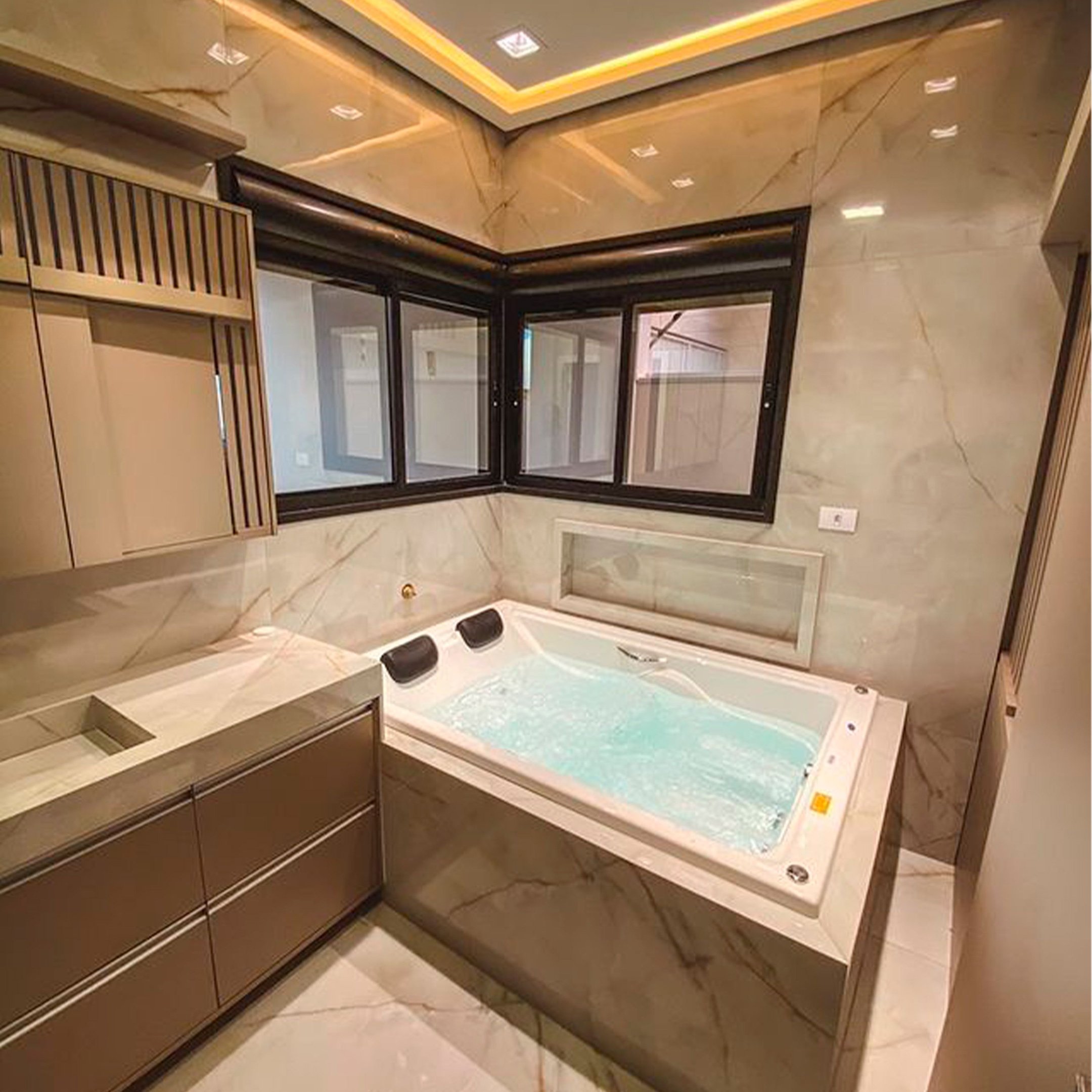 Banheira  Casal de  Hidromassagem  Roma  Elegance 190cmx140cmx50cm em Gel Coat- 220V Mondialle - 8