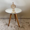 Ver imagem 1 de Mesa de Apoio Lateral 100% MDF 50cm x 50cm x 62cm Esmeralda Branco