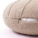 Ver mais imagens de Capa Almofada Redonda Bouclé Drapeada 40cm Decorativa, Zíper Invisível Diversas Cores Cor:Bege