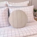 Ver imagem 1 de Capa Almofada Redonda Bouclé Drapeada 40cm Decorativa, Zíper Invisível Diversas Cores Cor:Bege