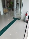 Ver imagem 4 de KIT 10 PÇS PISO TÁTIL PVC 25x25 DIRECIONAL VERDE