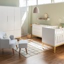 Ver imagem 1 de Kit Quarto Theo com Pés Square Natural - Berço + Cômoda 3 Gavetas e 1 Porta + Guarda-Roupa 3 Portas