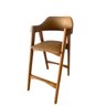 Banqueta Dália Estofado Caramelo com Apoio de Braço Madeira - 1
