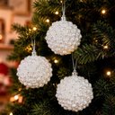 Ver imagem 3 de Enfeite Natalino Bolas de Natal Branco com Efeito Neve Kit 12 6cm