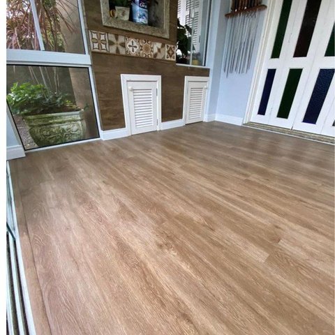 Piso Vinilico Clicado 5mm Pinus Spc Graddus (122 x 22,80cm) Cx. 2,781m²