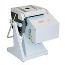 Ver imagem 1 de Amassadeira Semirrápida Basculante 5kg Mbi05 Gastromaq Masseira 5kg Bivolt