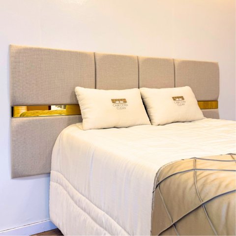 Cabeceira Casal Queen e King Estofada com Acrílico Espelho Dourado