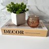 Livro decorativo, castiçal de vidro e vaso branco cerâmico - 3