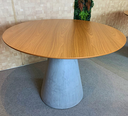 Ver imagem 1 de Mesa de Jantar Cone Cimento Rústico 160cm Tampo Freijó - Marrom