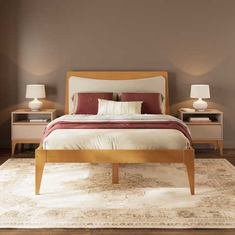 Conjunto de Quarto Casal com Cama Casal com Cabeceira Estofada e 2 Mesas de Cabeceira com Pés de Madeira Maciça Bento Yescasa Bege/Cappuccino/Amêndoa