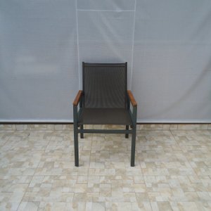 Cadeira Búzios - Alumínio Grafite com Tela Sling Marrom Mesclado com Preto com Aplicação em Madeira 