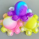 Ver imagem 1 de Chaveiro Polvo Reversível Pop It Fidget Toy Brinquedo Anti Stress Apertar TikTok Silicone Sensorial 