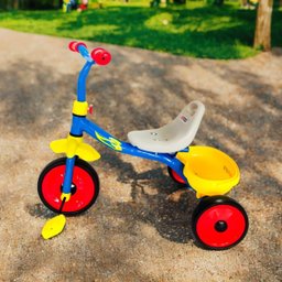 Triciclo Infantil Azul - Diversão e Desenvolvimento com Segurança - 3