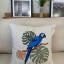 Ver imagem 3 de Almofada Linho Bordada Arara Azul 45x45cm Com Enchimento