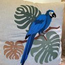 Ver imagem 4 de Almofada Linho Bordada Arara Azul 45x45cm Com Enchimento