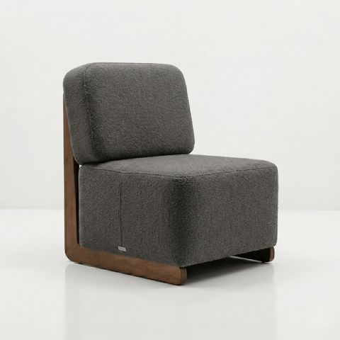 Poltrona Decorativa Orgânica Celine Bouclé Base Madeira Maciça Luxo Sala Recepção Quarto Cinsultório