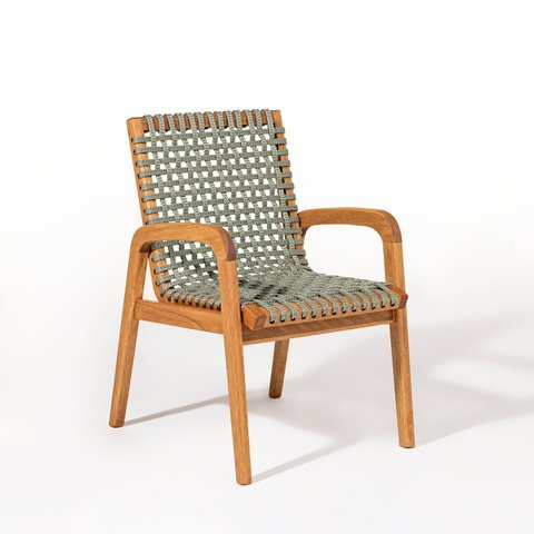 Cadeira em Madeira com Braço Linha Traço