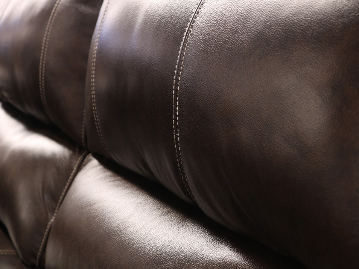 Conjunto Sofá de Couro Tasmania 3 e 2 Lugares Preto Iguana