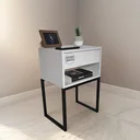 Ver imagem 1 de Mesa de Cabeceira Industrial Off White 40cm Base Preta - Enviamos Montado