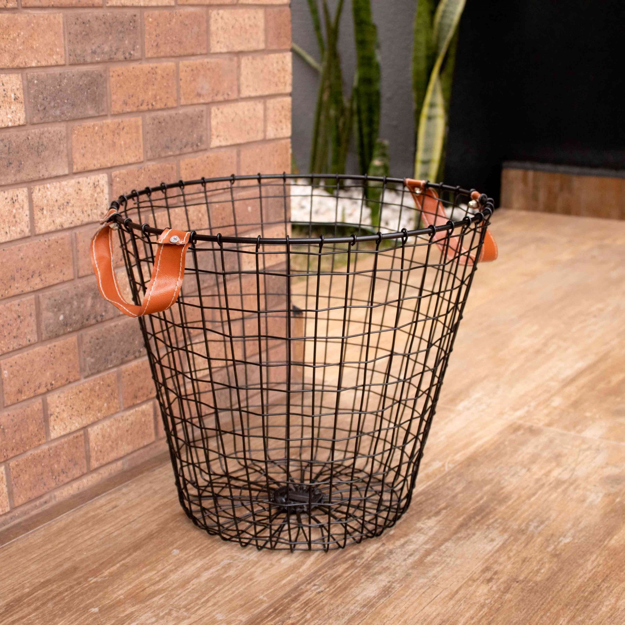 Cesto de Metal Preto com Alça em Couro 36 cm - D'Rossi - 2