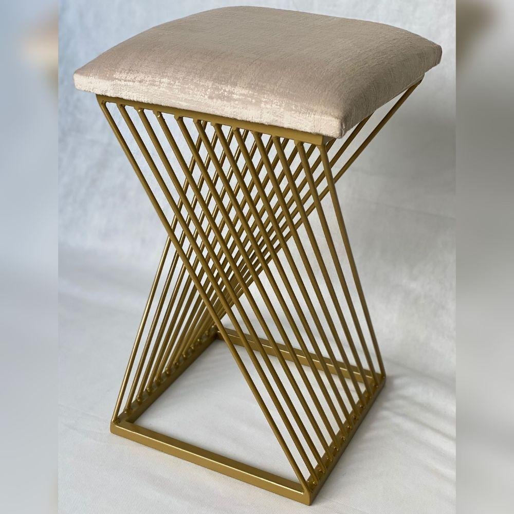 Banqueta Oceam Dourado Luxo Estofado Bege | MadeiraMadeira