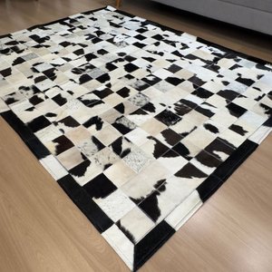 Tapete de Couro Preto e Branco 150x200 Placa de 10cm Quadriculado