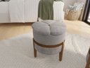 Ver imagem 3 de Kit 2 Puffs Pétala Decorativo Premium Apoio para Os Pés Banco Estofado Redondo Luxo Cor Cinza