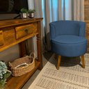 Ver imagem 2 de Cadeira Moderna Estofada para Recepção Clinica Tecido Veludo Macia Pés de Madeira Resistente