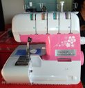 Ver imagem 2 de Máquina de Costura Doméstica Overloque Ss-320 Rosa- 220v