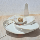 Ver imagem 4 de Luminária Ritual em Porcelana com Torre de Selenita e Defumador