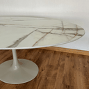 Ver imagem 2 de Mesa de Jantar Saarinen Oval 198x122 Cm Tampo Mdf Marmorizado Calacata Base Off White Tampo Mdf Marm