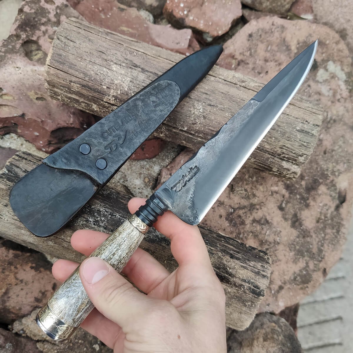 Faca Integral Cabo Especial Osso com Anilina 6' Forjada Aço Carbono 5160 Oxidada 6mm - 6