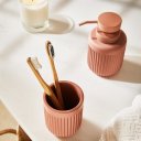 Ver imagem 2 de Kit Lavabo - Dispenser Porta Sabonete Líquido 14 cm e Porta Copo Escova 10 cm de Cimento Rosa