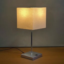 Abajur Luminária Quadrado de Mesa Quarto ou Sala Escovado com Interruptor com Cúpula Bege - 2