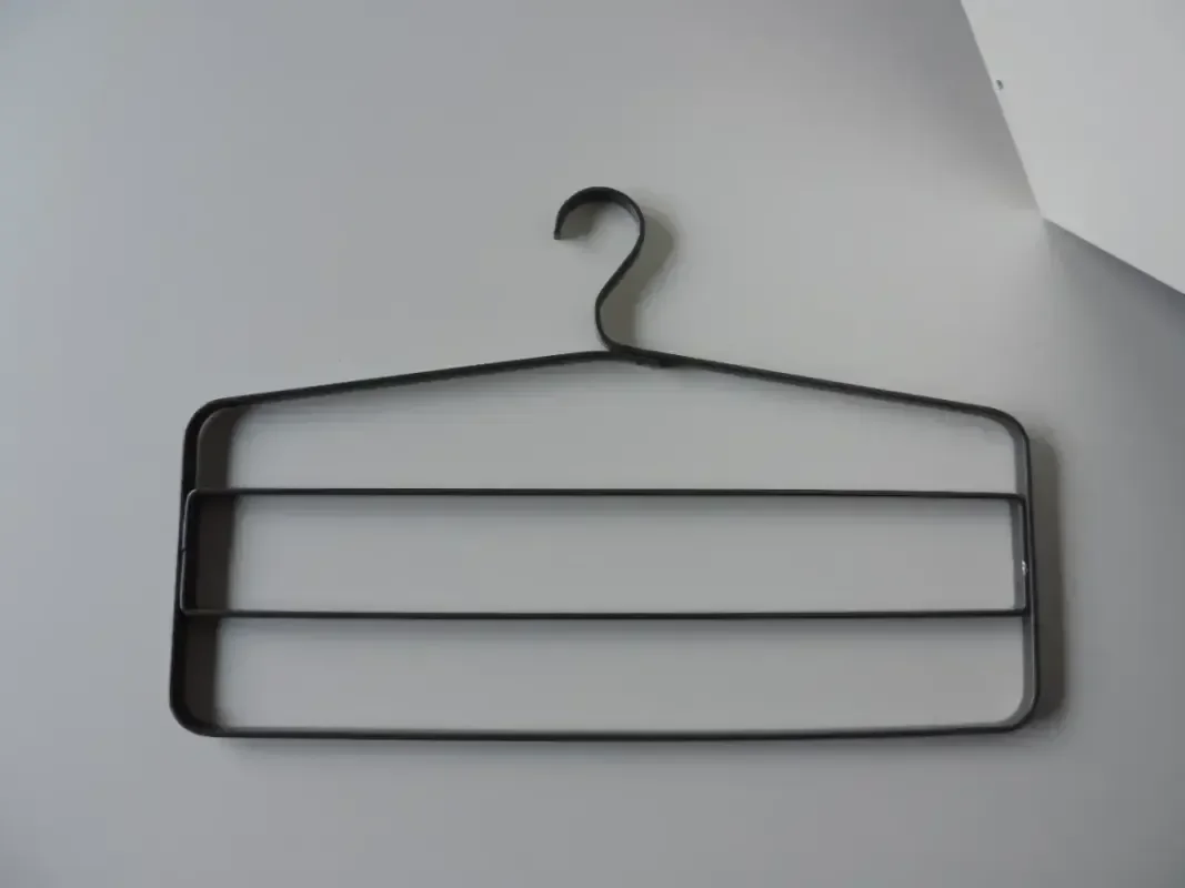 Ver imagem 4 de 10 Cabide Tático para Colete Alumínio Triplo Cabides Cabideiro