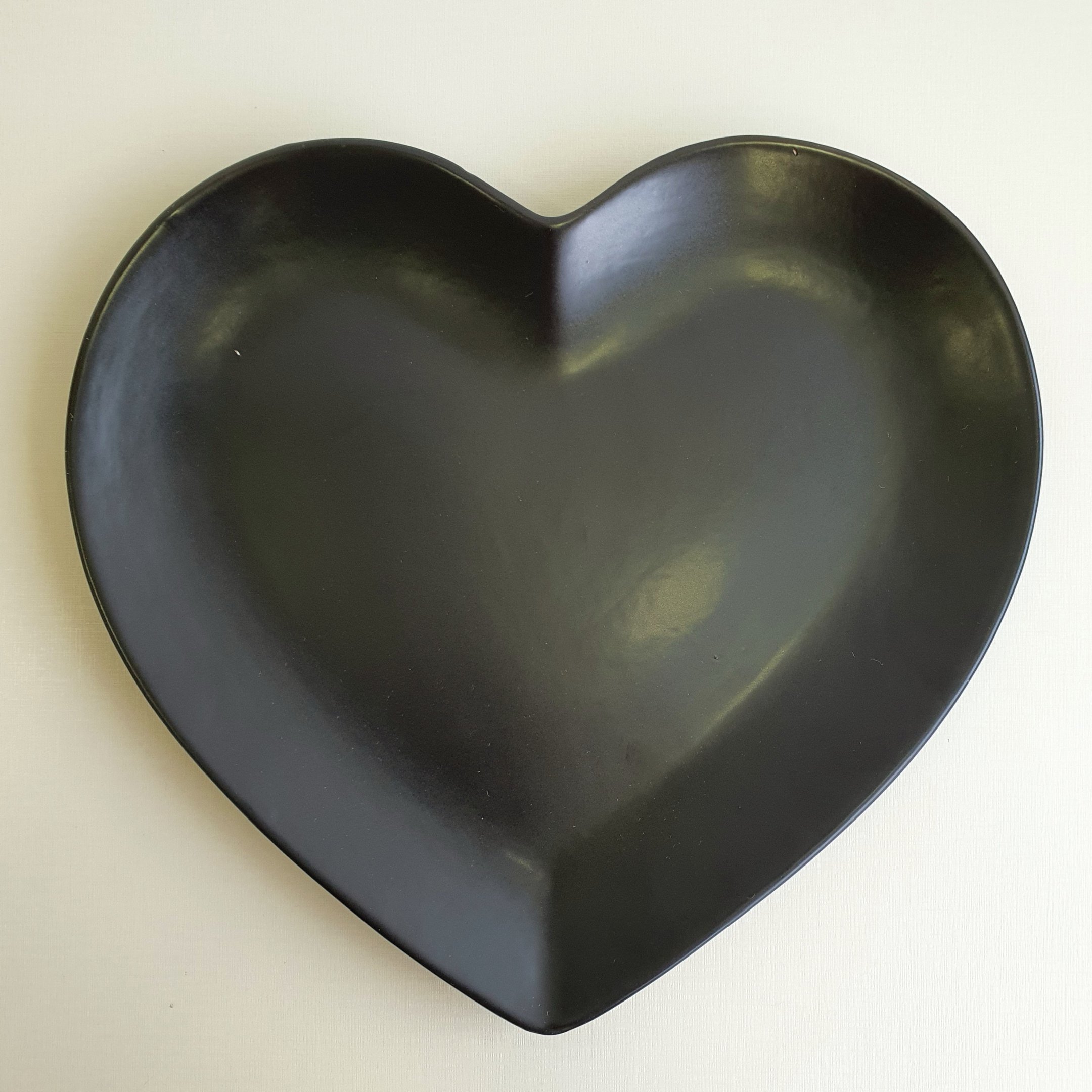 Prato Raso de Cerâmica Heart Preto 28 cm