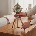 Ver imagem 2 de Relógio de Mesa com Tripé e Bússola Decorativa Dourado e Marrom 35 cm