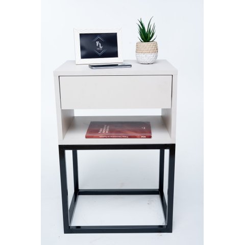 Kit 2 Mesas de Cabeceira Industrial Off White 50cm Base Preta - Enviamos Montado