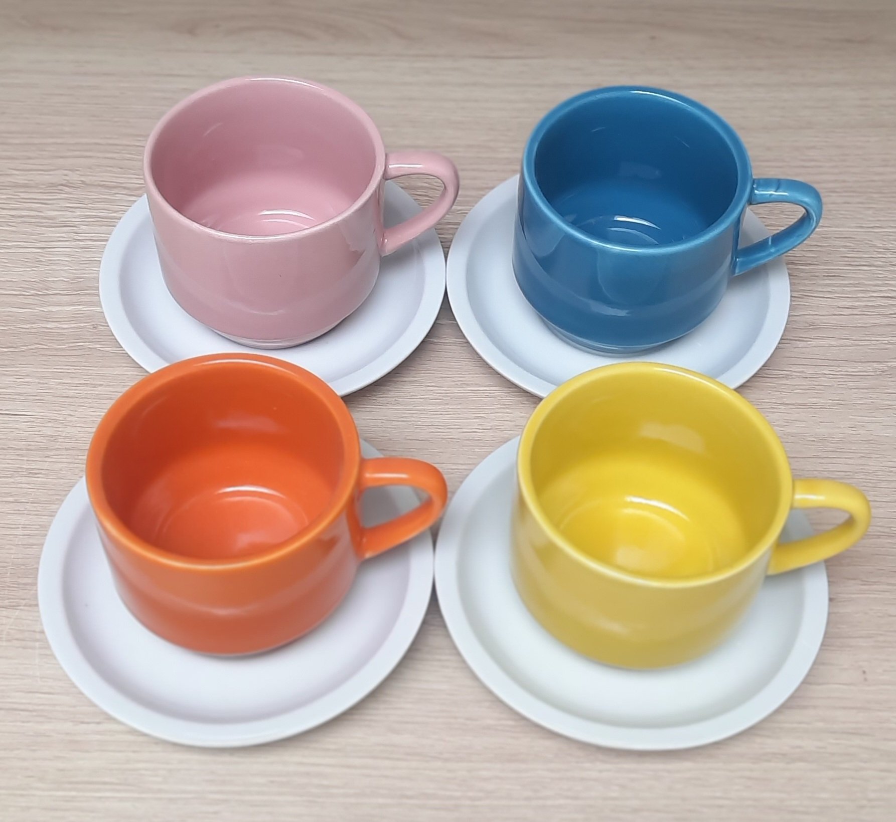 Jogo 4 xícaras de Café e Chá com pires - 200 ml Empilháveis - Porcelana Colorida - 2