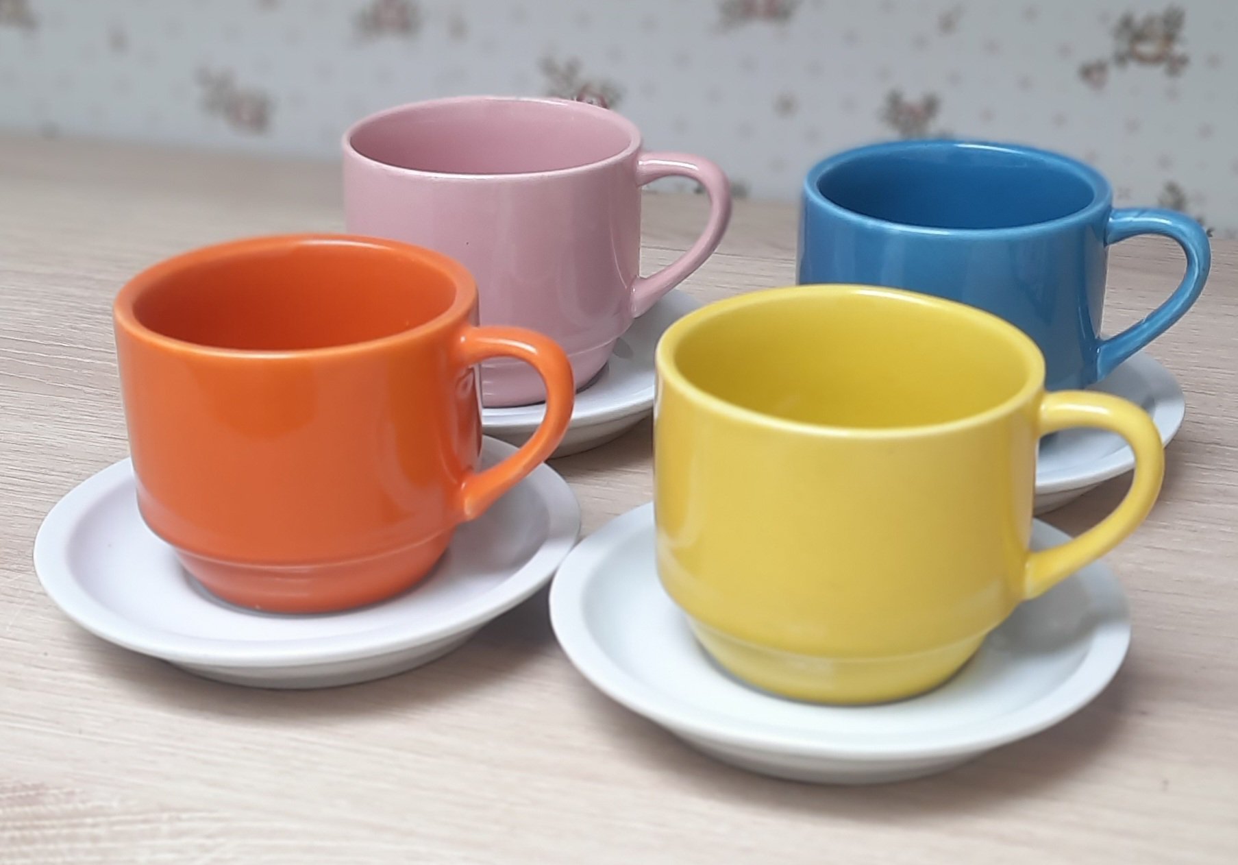 Jogo 4 xícaras de Café e Chá com pires - 200 ml Empilháveis - Porcelana Colorida - 7