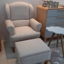 Ver imagem 3 de Poltrona de Amamentação Fixa com Pés de Madeira e Puff Baú Linho Bege Xodó - Larbelle