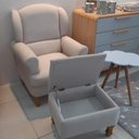 Ver imagem 4 de Poltrona de Amamentação Fixa com Pés de Madeira e Puff Baú Linho Bege Xodó - Larbelle