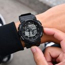 Ver imagem 2 de Relógio Masculino S-810 Esportivo Digital LED Plástico Preto Tudo em Caixa